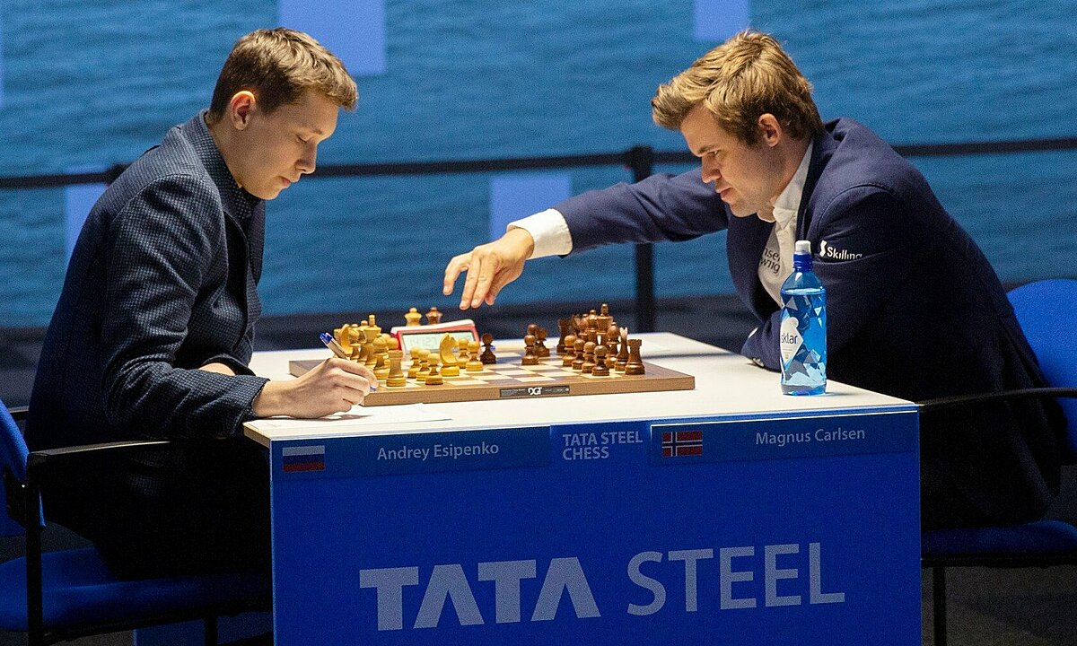 Andrey Esipenko gây bất ngờ lớn tại Tata Steel Masters 2021, hạ gục vua cờ Magnus Carlsen