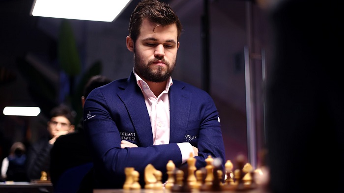 Vua cờ Carlsen thua kỳ thủ 18 tuổi