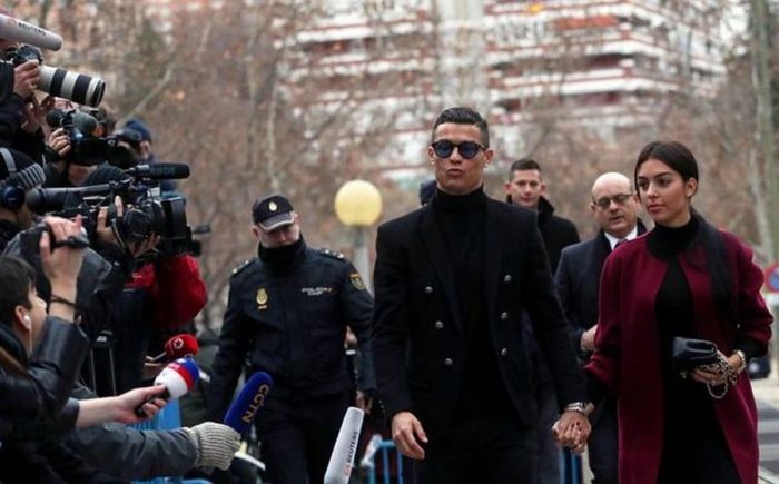 Sự việc Ronaldo cùng bạn gái bị điều tra vẫn đang được cập nhật.