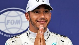 Lewis Hamilton tiếp tục gia hạn hợp đồng với đội đua F1 Mercedes