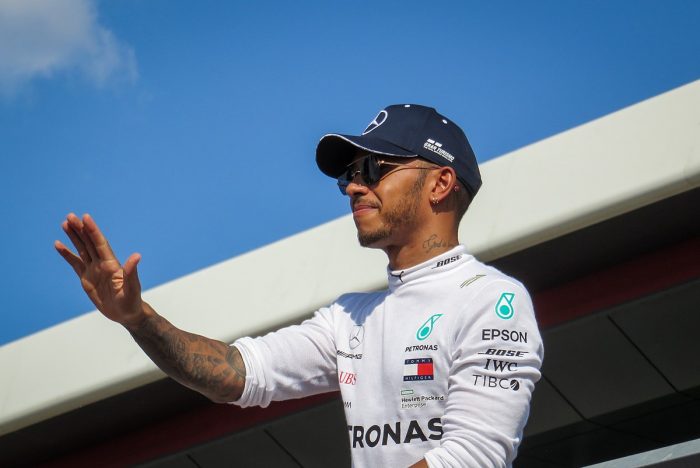 Hamilton chia sẻ trong thông báo của Mercedes