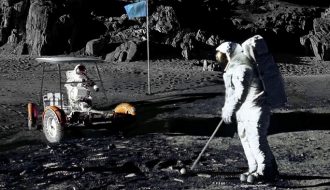 Nhìn lại lần đầu tiên bộ môn golf được chơi trên mặt trăng