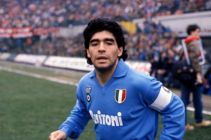 Diego Armando Maradona nổi tiếng như là một thần đồng bóng đá.