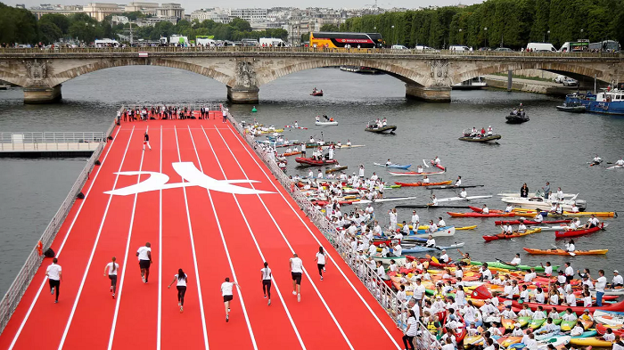 Ủy ban Olympic Pháp khuyến khích mọi người đi bộ, chạy hoặc đạp xe 2.024m